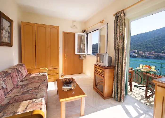 Boulevard Aetos アパート Agia Efimia